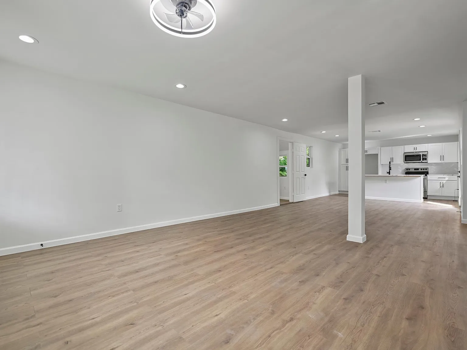 5823 Pershing St — Photo 4