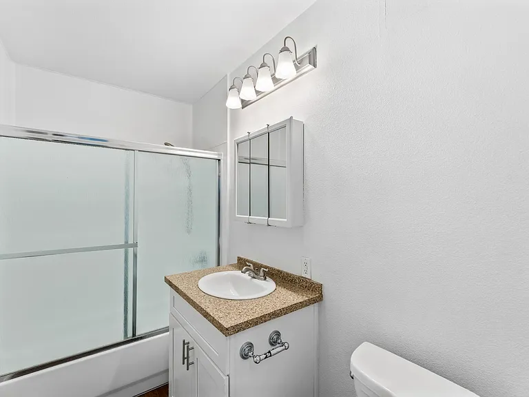 Elmwood Apartments — Photo 46