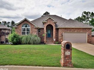 136 Pleasantwood Dr, Maumelle, AR 72113