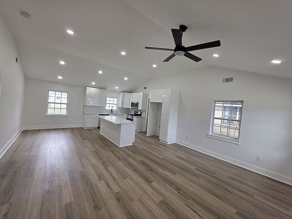 1st image of 416 N Bengal Rd