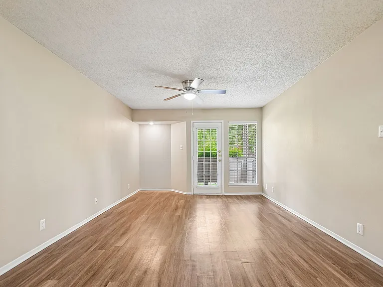 Chappell Hill Apartments — Photo 35