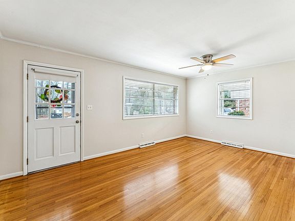4th image of 860 Marion Ln