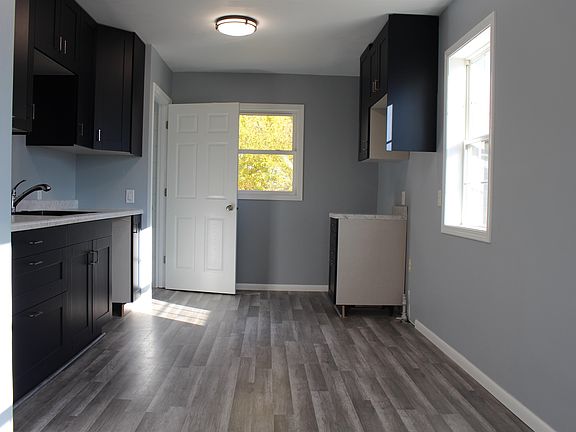 3rd image of 818 2nd Ave SE