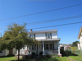 417 High School Ave, Hurricane, WV 25526