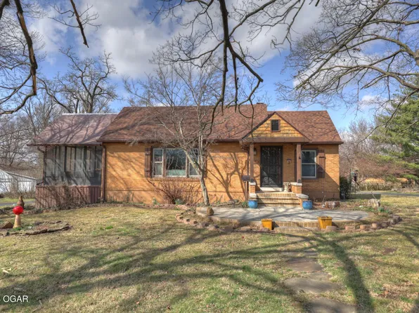 208 N College St, Webb City, MO 64870