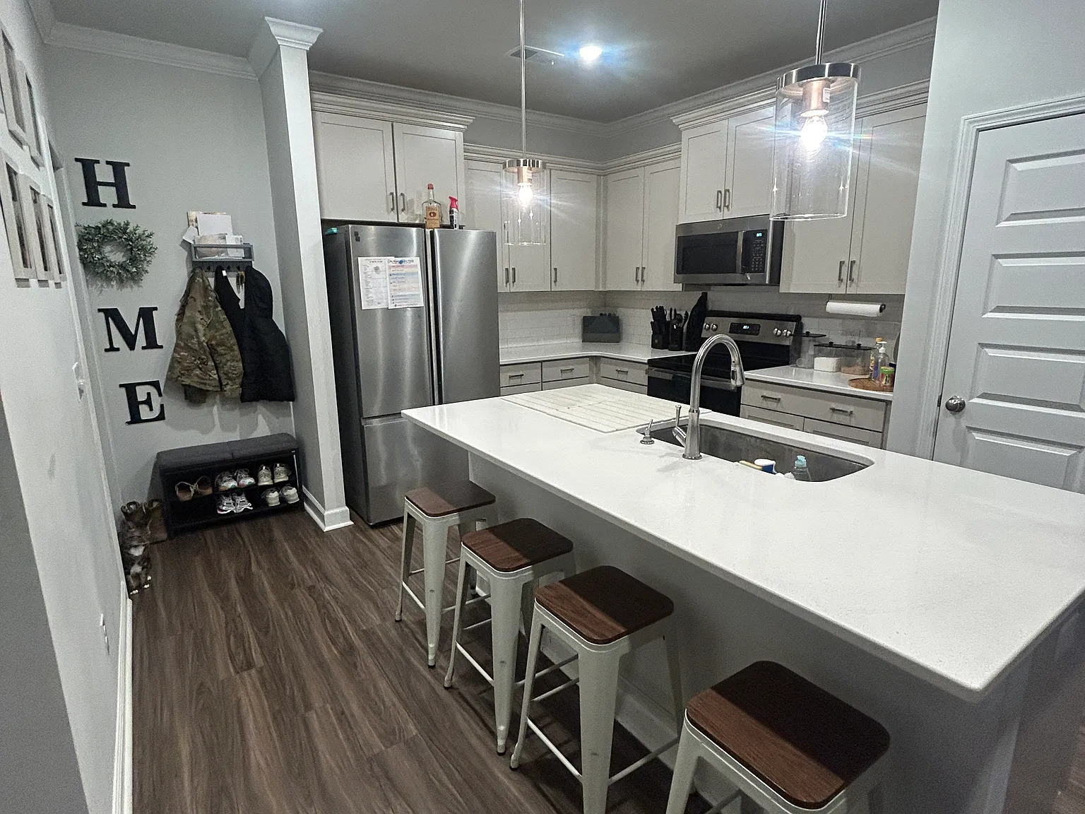 3 bed, 2.5 bath, 1682 sqft, $2,800 — Photo 3