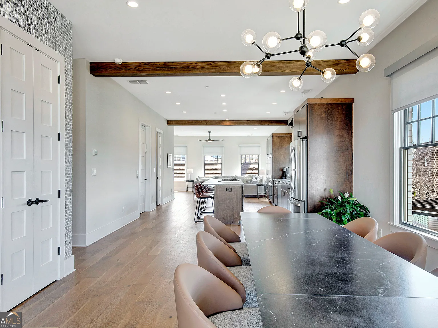 5 bed, 3.5 bath, 3042 sqft, $4,500 — Photo 4