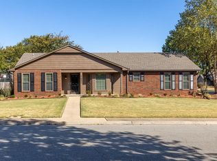 1652 E Thornhill Dr, Fayetteville, AR 72703