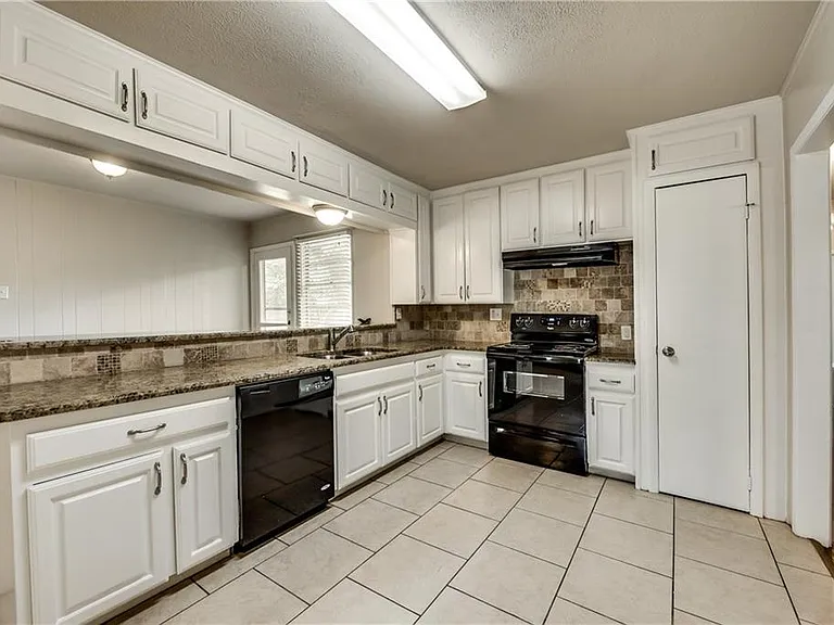 1601 Larkspur Dr — Photo 5