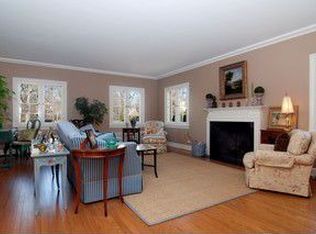 497 Rosemary Rd, Lake Forest, IL 60045