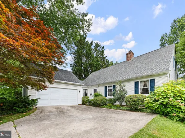 52 Sunset Rd, Newark, DE 19711
