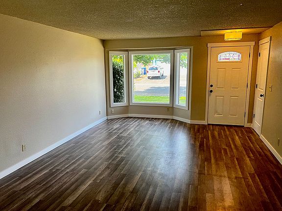 3rd image of 4556 Blue Sky Ct SE