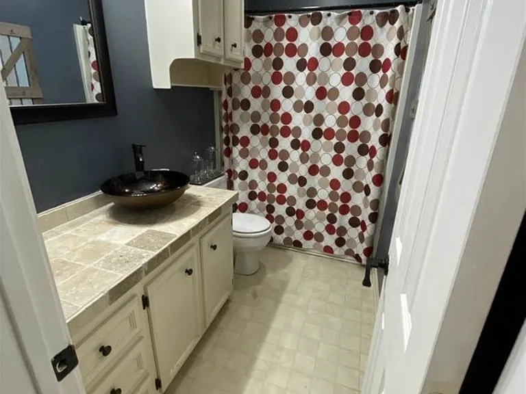 439 Riverbend Dr — Photo 3