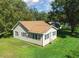 134 Narragansett St, Harsens Island, MI 48028