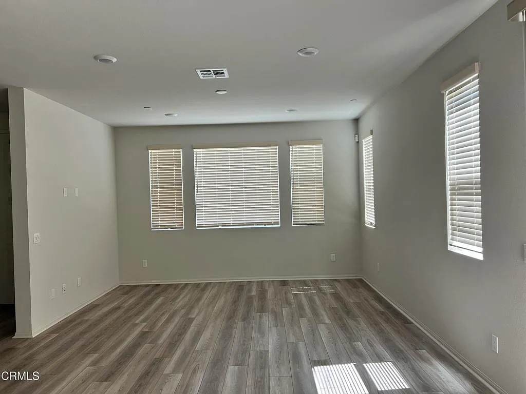 4 bed, 3.0 bath, 2112 sqft, $3,800 — Photo 2