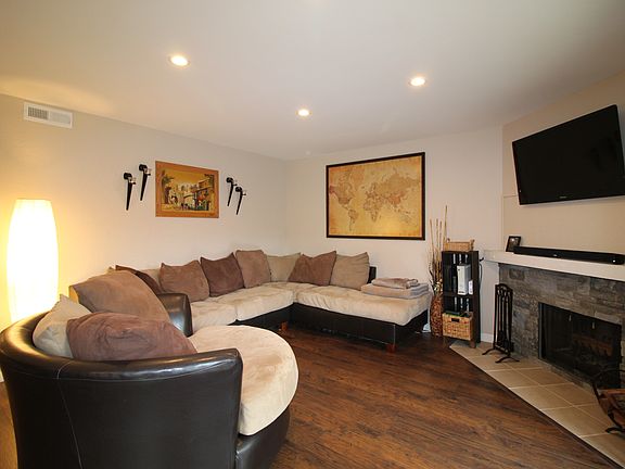 4th image of 270 SE Barrington Dr #101