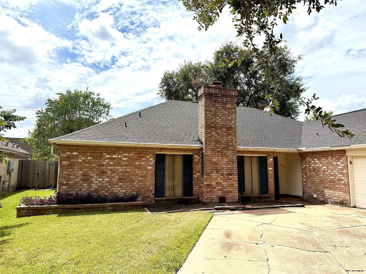 3 bed, 2.0 bath, 1898 sqft, $1,800 — Photo 3