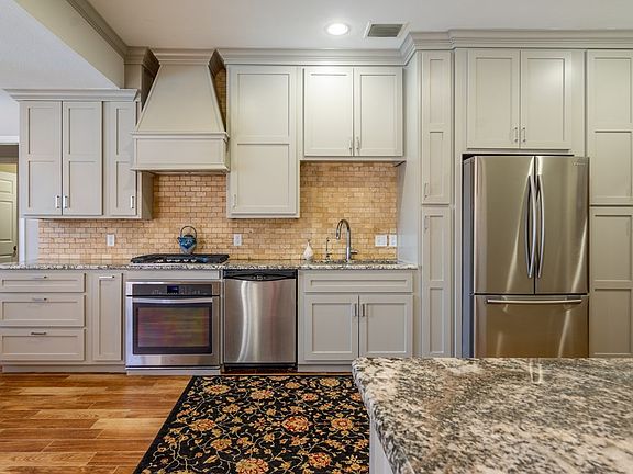 5th image of 6303 Sequoia Dr