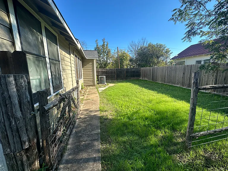 225 Hamilton St — Photo 10