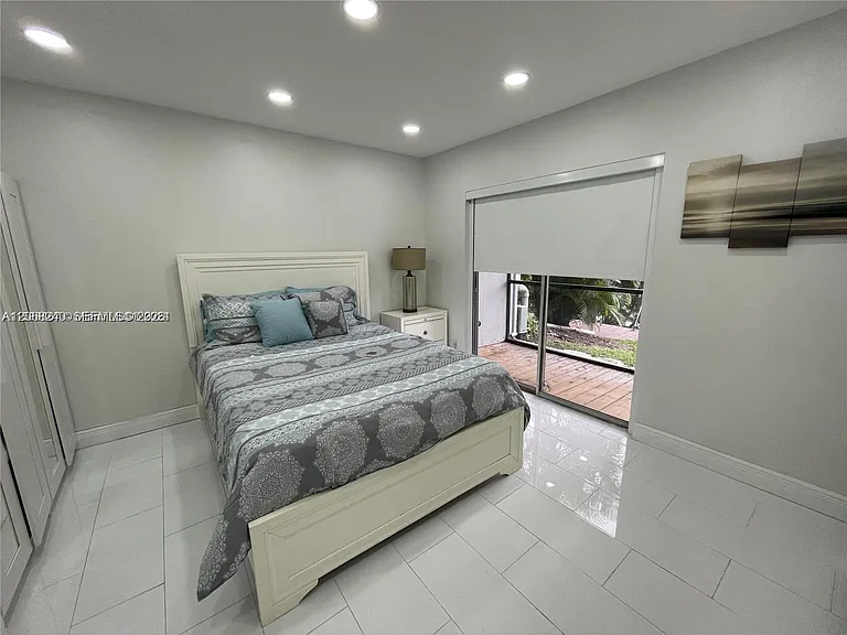 1407 NE 56th St #103 — Photo 7