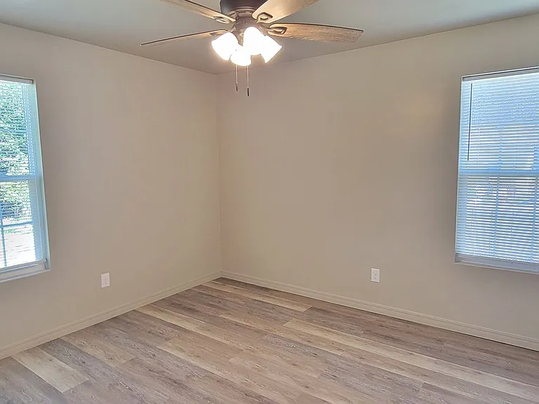 2112 Axtell St — Photo 14