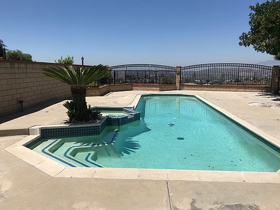 Pool and jacuzzi
