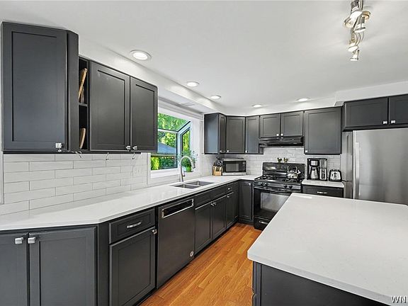 5th image of 4 Curley Dr