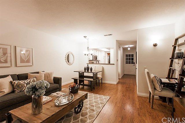 1st image of 13 Bentwood Ln