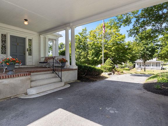 4th image of 555 Main Street