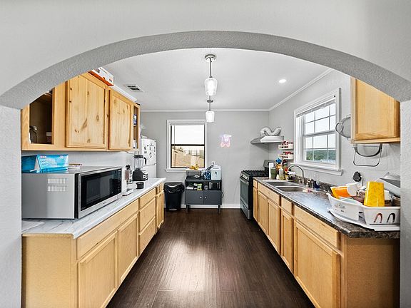 3rd image of 165 Trent Rd