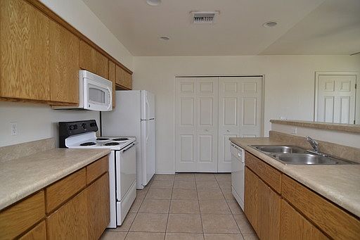 5th image of 808 E 31st St Unit 1