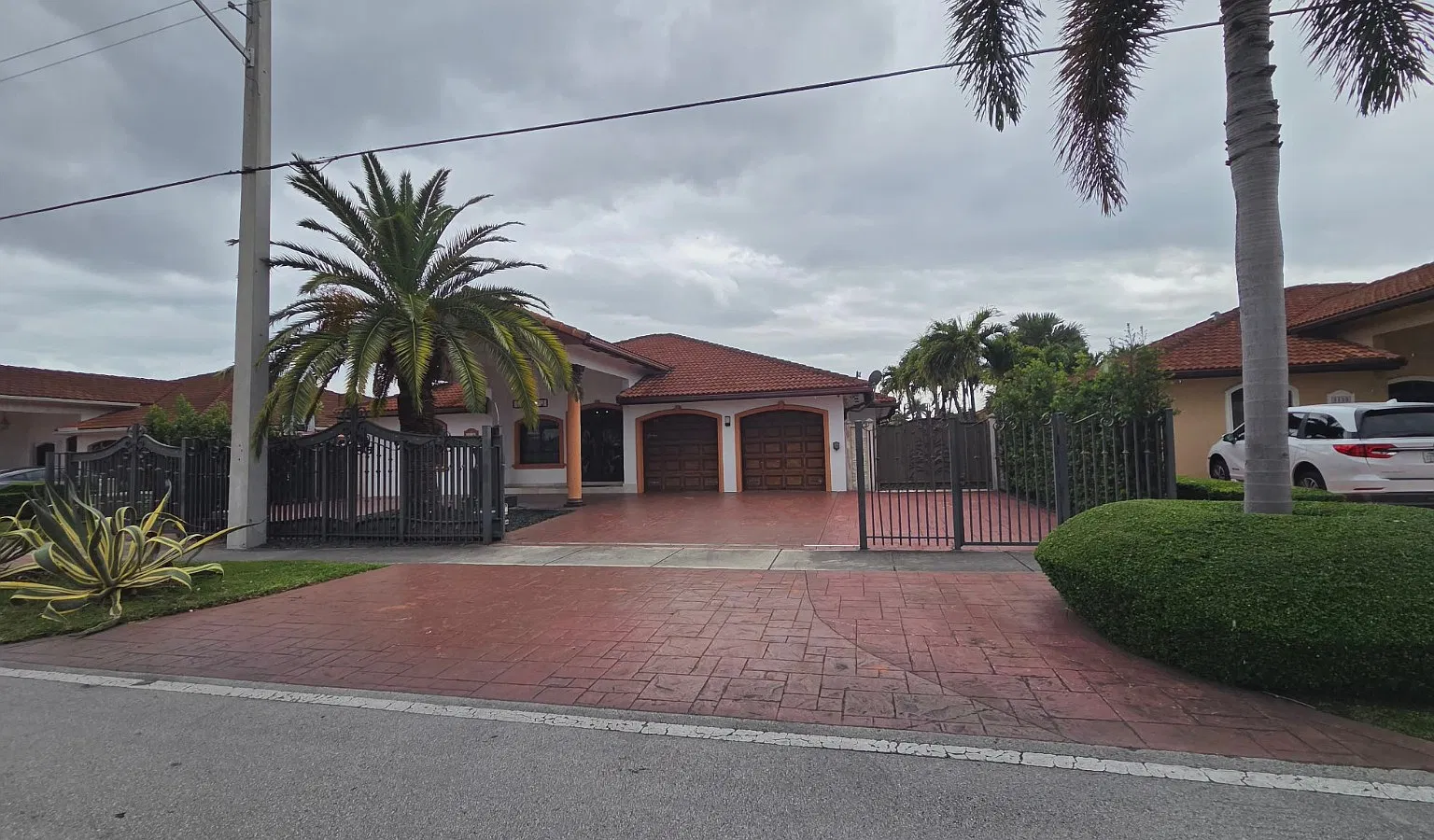 4 bed, 2492 sqft, $5,500 — Photo 1