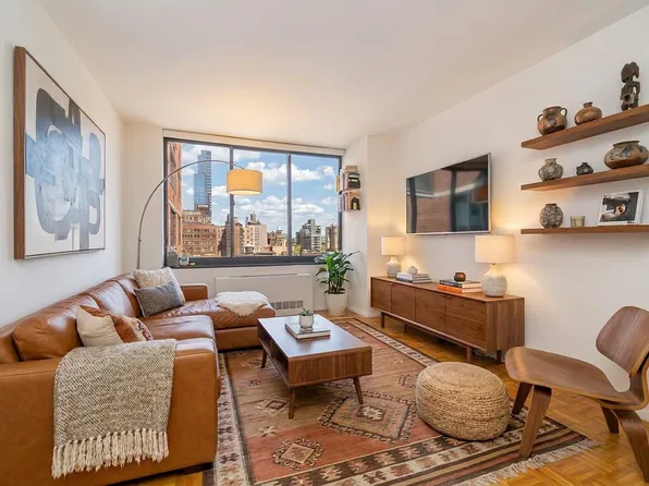 215 West 95th Street image 1 of 7