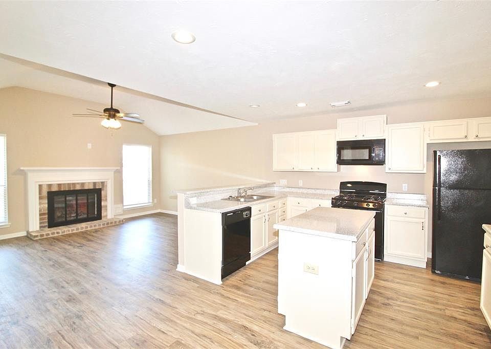 1st image of 4710 Edinburgh Ln