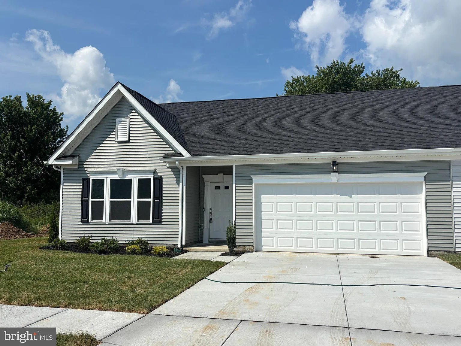 3 bed, 2.0 bath, 1510 sqft, $2,095 — Photo 1