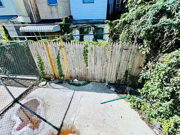 4th image of 2852 N Opal St