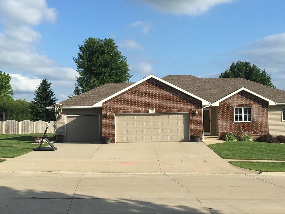 1st image of 810 Hillcrest Dr SE