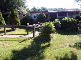 4 Honeysuckle Ln, Brimfield, MA 01010