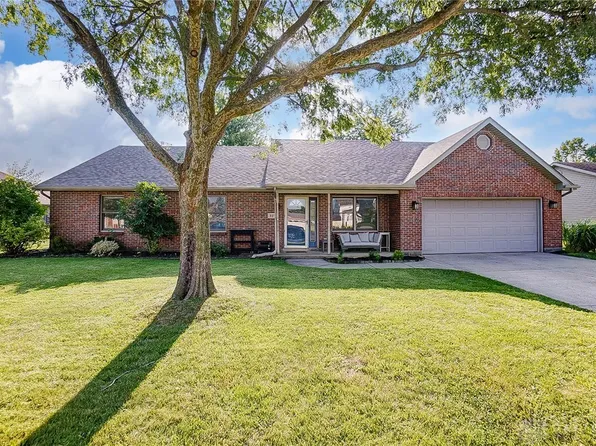 122 Irongate Dr, Englewood, OH 45322