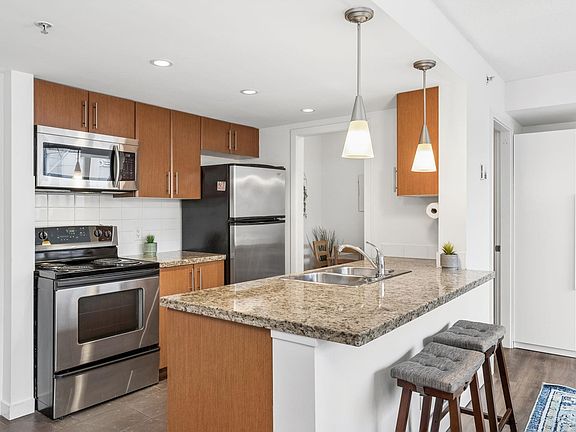 5th image of 618 Abbott St #612