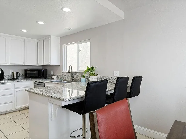 1050 E Fallbrook Ave — Photo 10