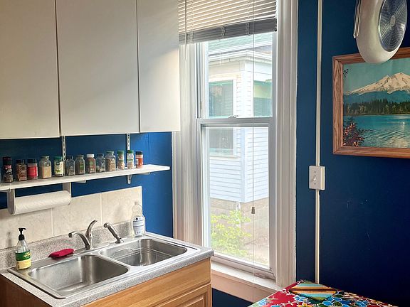 5th image of 637 E Otjen St #2