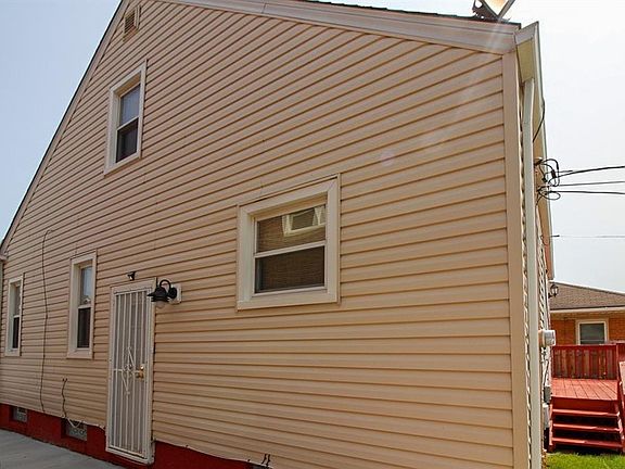 3rd image of 10716 Vernon Ave