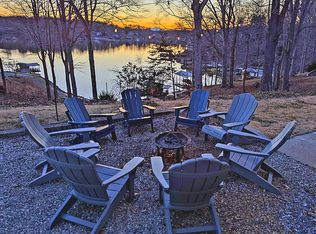 1037 Contentment Ln, Moneta, VA 24121
