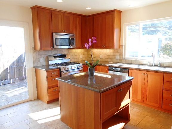 5th image of 639 Moana Way