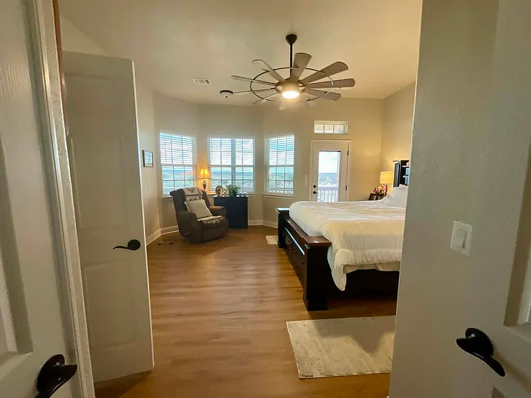 104 Rolling Waters Ct — Photo 9