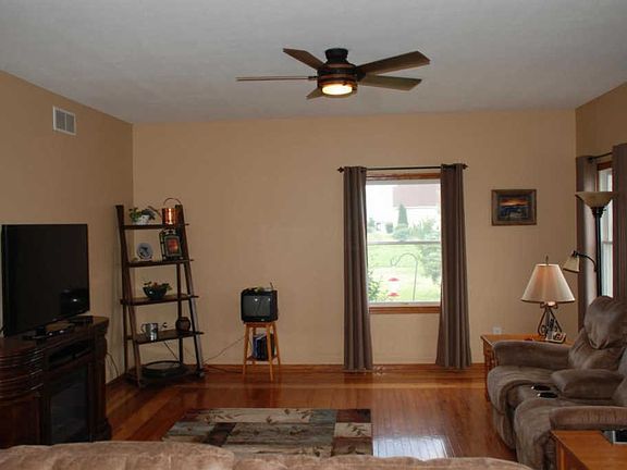 3rd image of 31850 Wellwood Rd