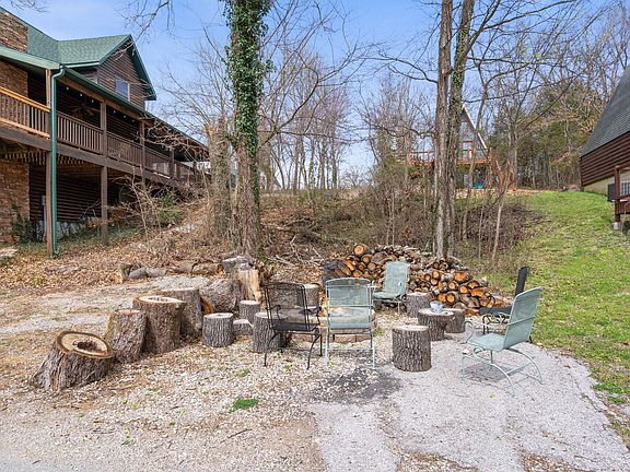 3rd image of 330 Iroquois Lane
