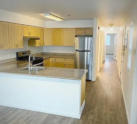 3rd image of 1626-1628 Annie St #1