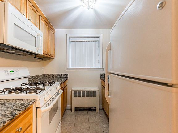 5th image of 4044 N California Ave Unit 103